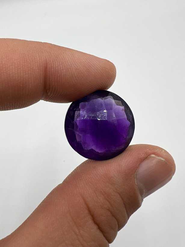 نگین آماتیس