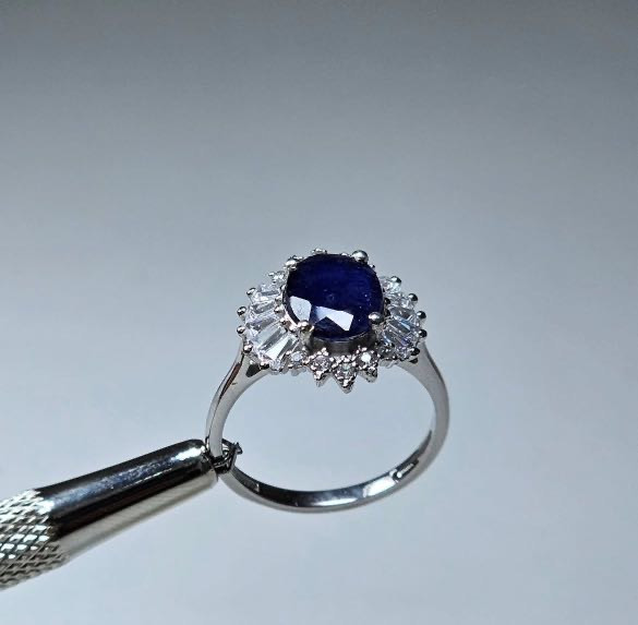 انگشتر زنانه یاقوت کبود