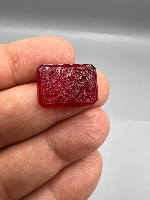 نگین عقیق خطی