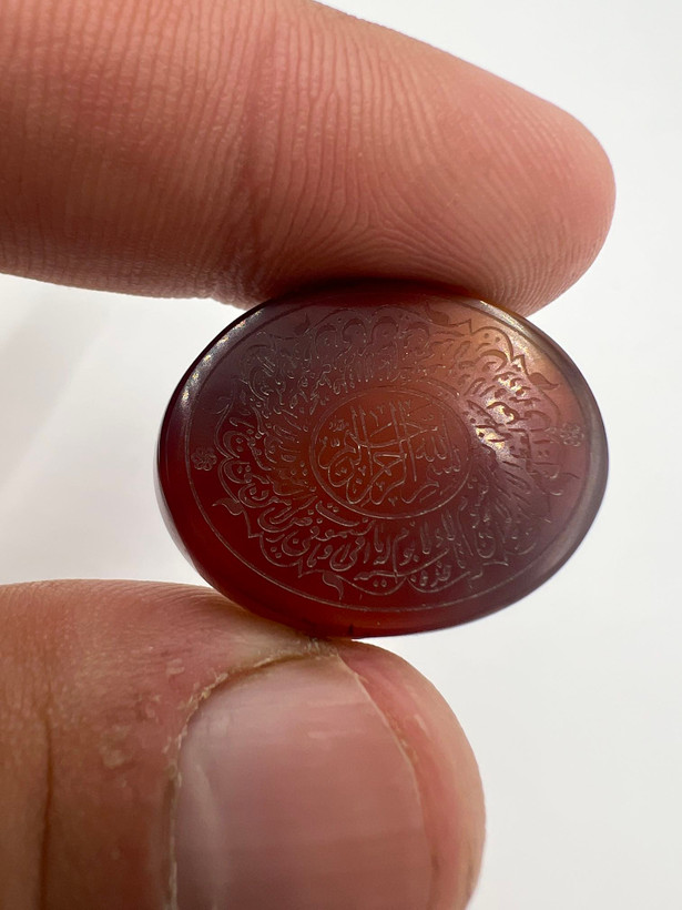 عقیق حکاکی شده