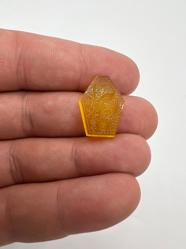 عقیق زرد خطی