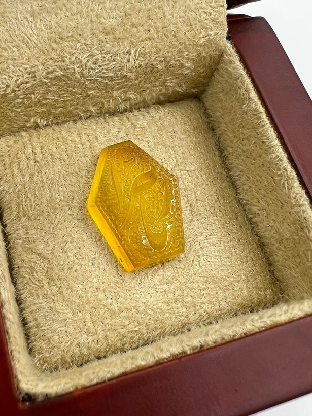 عقیق زرد خطی