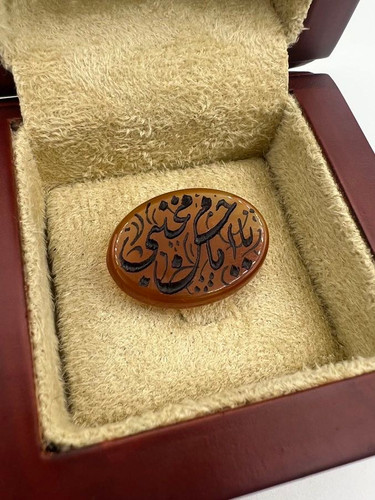 عقیق سرخ خطی